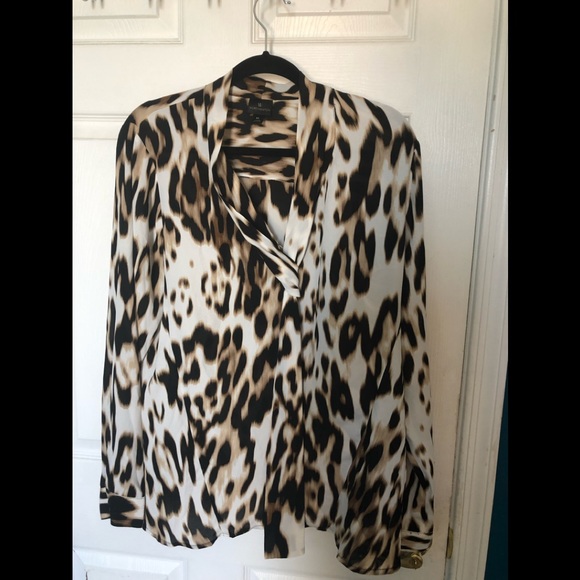 Worthington Womens Top Size: XL Animal Print Long Tab Sleeves it’s like new - Picture 3 of 12